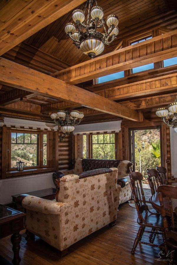 *2 Bdr Log House /Mountains/Queen Bed/Fireplace Gourri 외부 사진